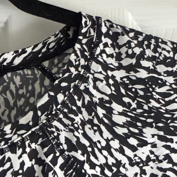 Athleta Patterned Short Sleeve Athletic Top M - Picture 4 of 16